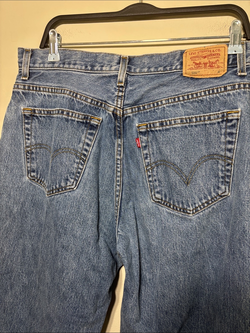 Levi's Classic Relaxed 550 Jeans - Picture 5 of 6
